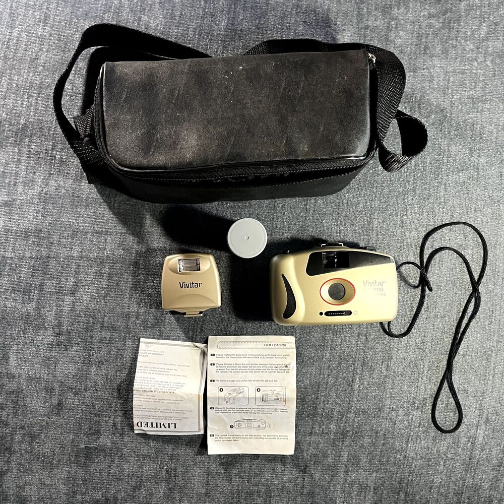 Vivitar LC600 Focus Free 35 mm Camera Silver w/ Strap case and Fash Manual.